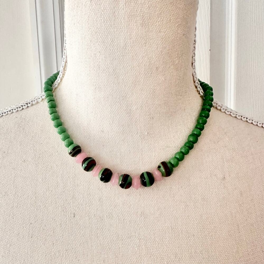 Vtg Jade Green Pink Round Graduated Bead Glass Acrylic Single Strand Necklace